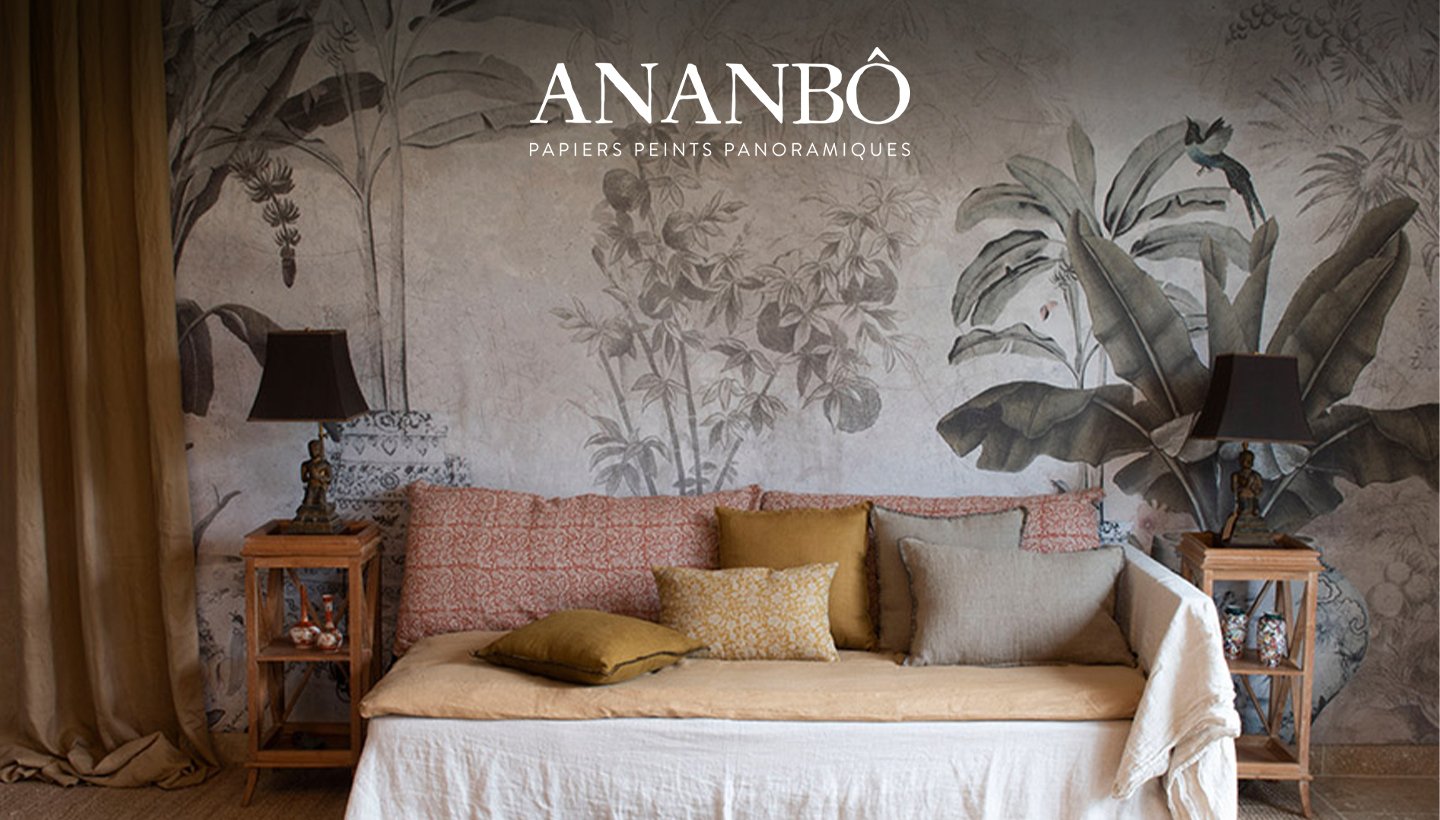 Exemple de papier peints avec un canapé devant de la marque Ananbo